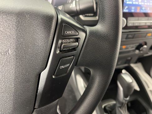 Used 2024 Nissan Frontier SV image 17