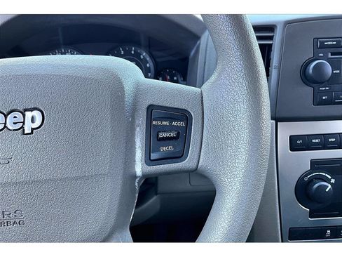 Used 2005 Jeep Grand Cherokee Laredo AWD/4WD image 12