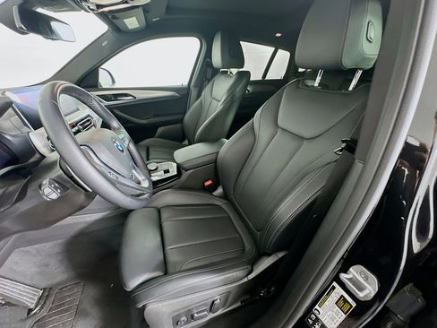 Used 2025 BMW X4 xDrive30i w/ Premium Package image 13