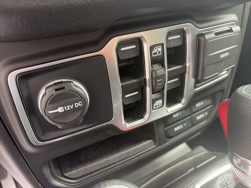 Used 2025 Jeep Gladiator Sport AWD/4WD image 17