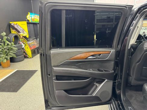 Used 2020 Cadillac Escalade ESV Luxury w/ Escalade Sport Edition AWD/4WD image 12