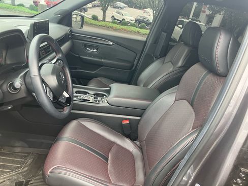 Used 2025 Honda Pilot Black Edition image 34