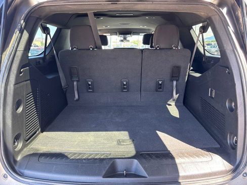 Used 2022 Chevrolet Suburban LS image 31