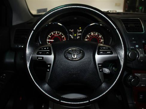 Used 2012 Toyota Highlander Limited w/ Tow Pkg AWD/4WD image 15