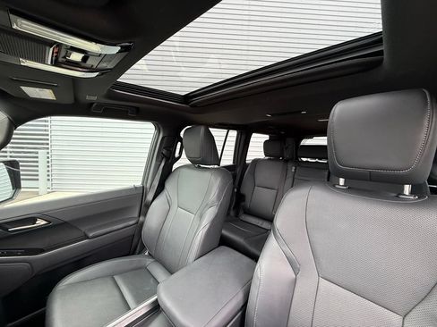 Used 2024 Lexus GX 550 w/ Cold Area Package AWD/4WD image 28