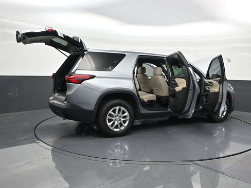 Used 2023 Chevrolet Traverse LS FWD image 32