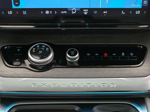 Certified 2025 Ford Expedition Platinum AWD/4WD image 17