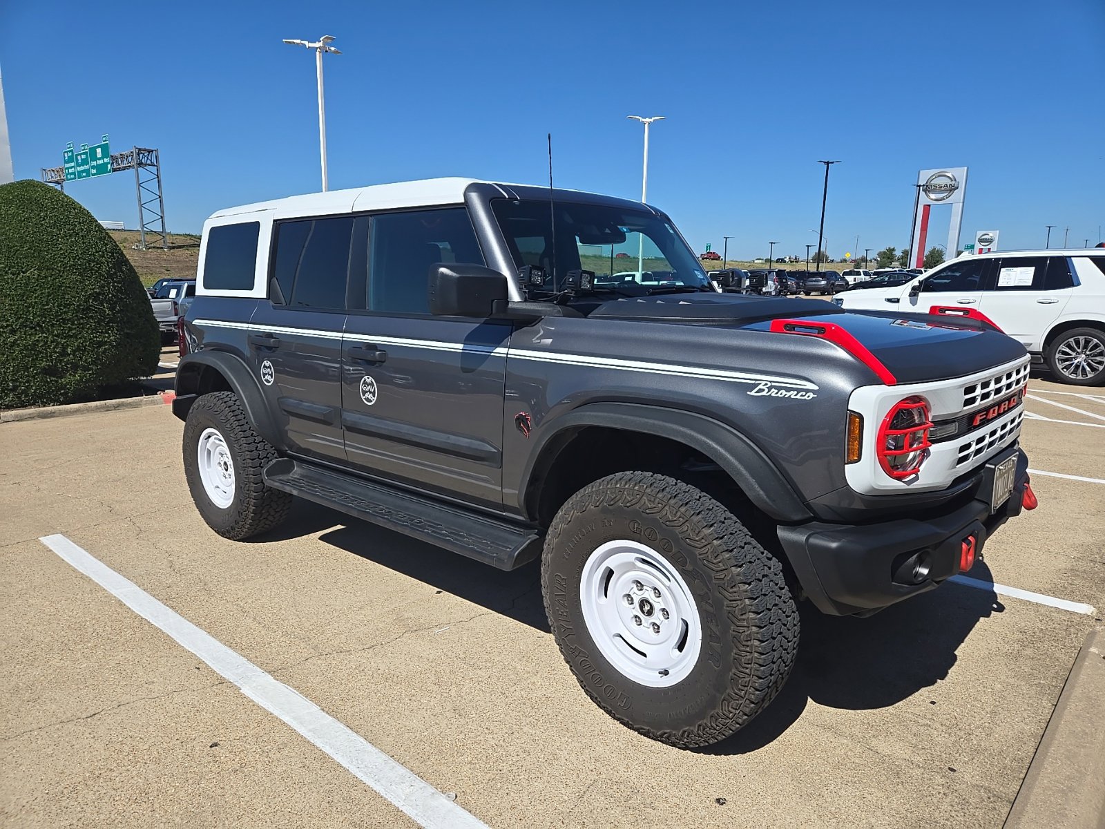 Used 2025 Ford Bronco Heritage Edition AWD/4WD image 3