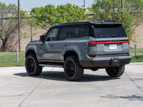 Used 2026 Lexus GX 550 w/ Accessory Package (2T) image 7