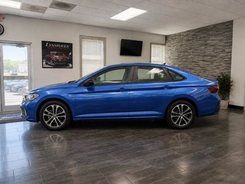 Used 2024 Volkswagen Jetta Sport FWD image 5