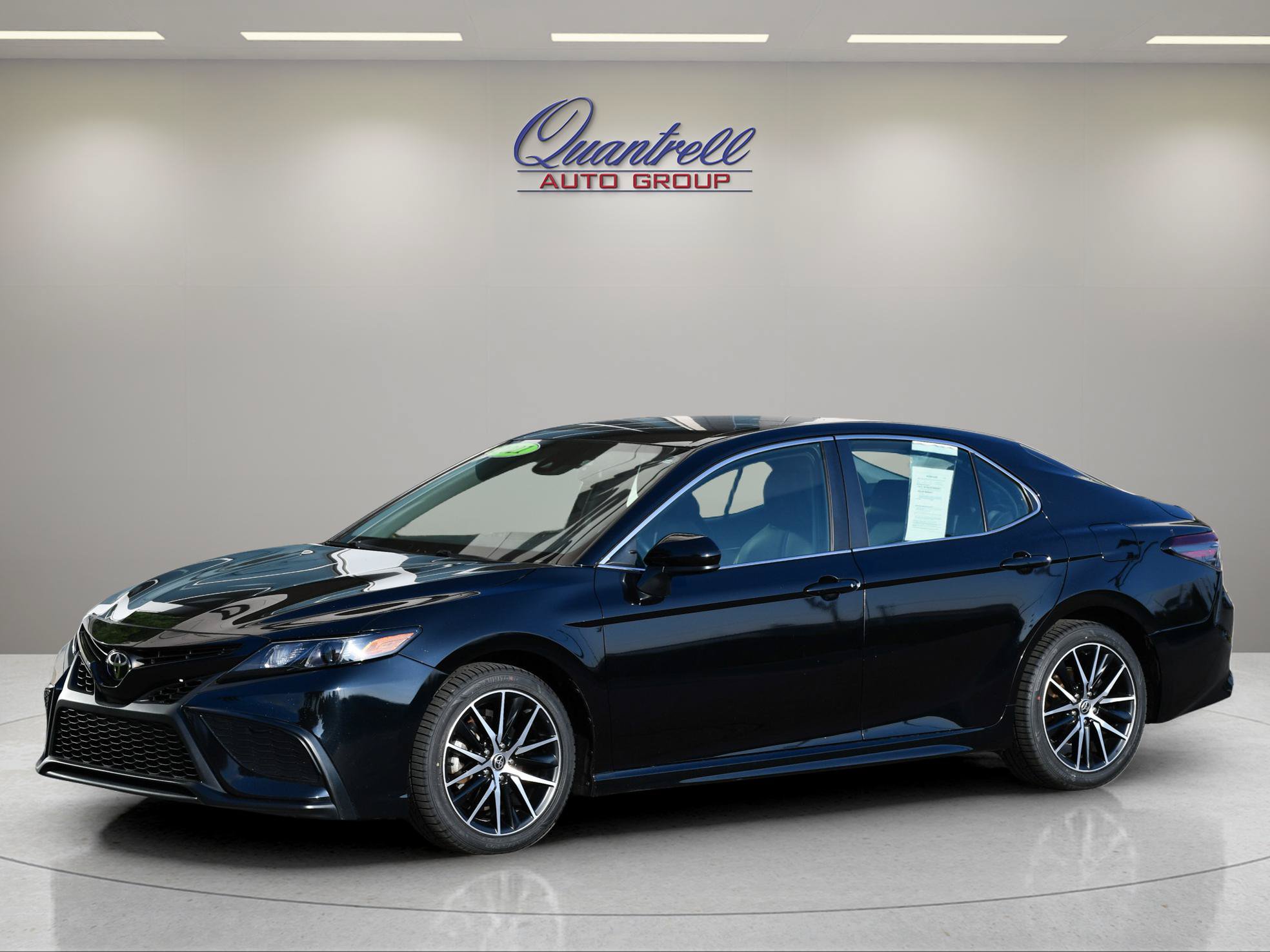 Used 2021 Toyota Camry SE FWD image 8