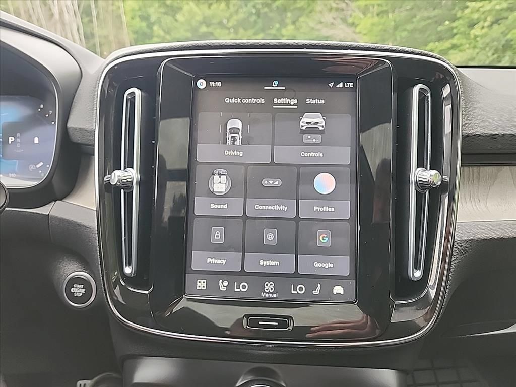 Certified 2026 Volvo XC40 B5 Plus AWD/4WD image 18