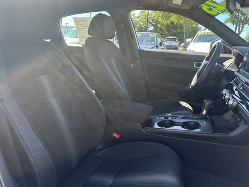 Used 2025 Honda Civic Sport image 13