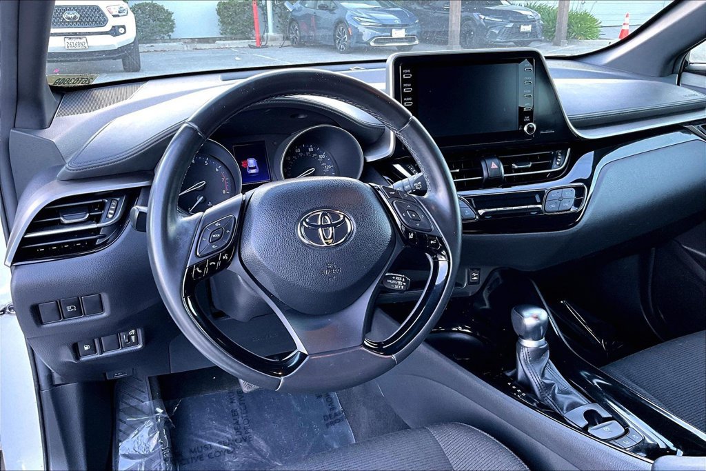 Used 2019 Toyota C-HR XLE FWD image 17
