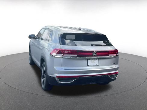 Used 2025 Volkswagen Atlas Cross Sport SE image 11
