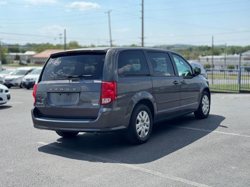 Used 2017 Dodge Grand Caravan SE FWD image 2