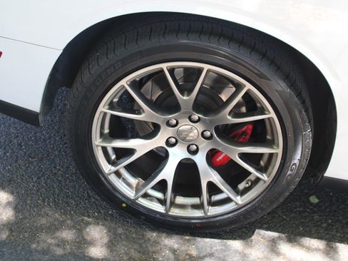 Used 2015 Dodge Challenger SRT w/ Technology Group image 65