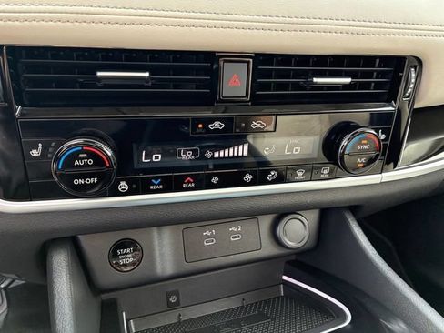 Used 2025 Nissan Rogue SL w/ SL Premium Package AWD/4WD image 30
