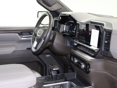Used 2023 GMC Sierra 1500 SLT image 34