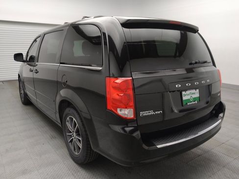Used 2017 Dodge Grand Caravan SXT w/ Driver Convenience Group FWD image 5