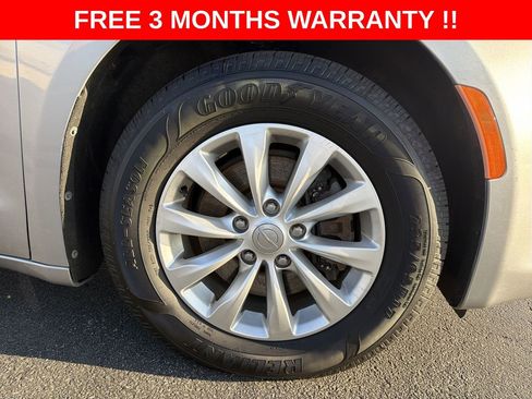 Used 2017 Chrysler Pacifica Touring-L w/ 13 Speaker Alpine Sound Group image 10