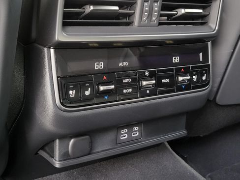 Used 2025 Lexus LX 600 F Sport w/ Accessory Package (Z1) AWD/4WD image 13