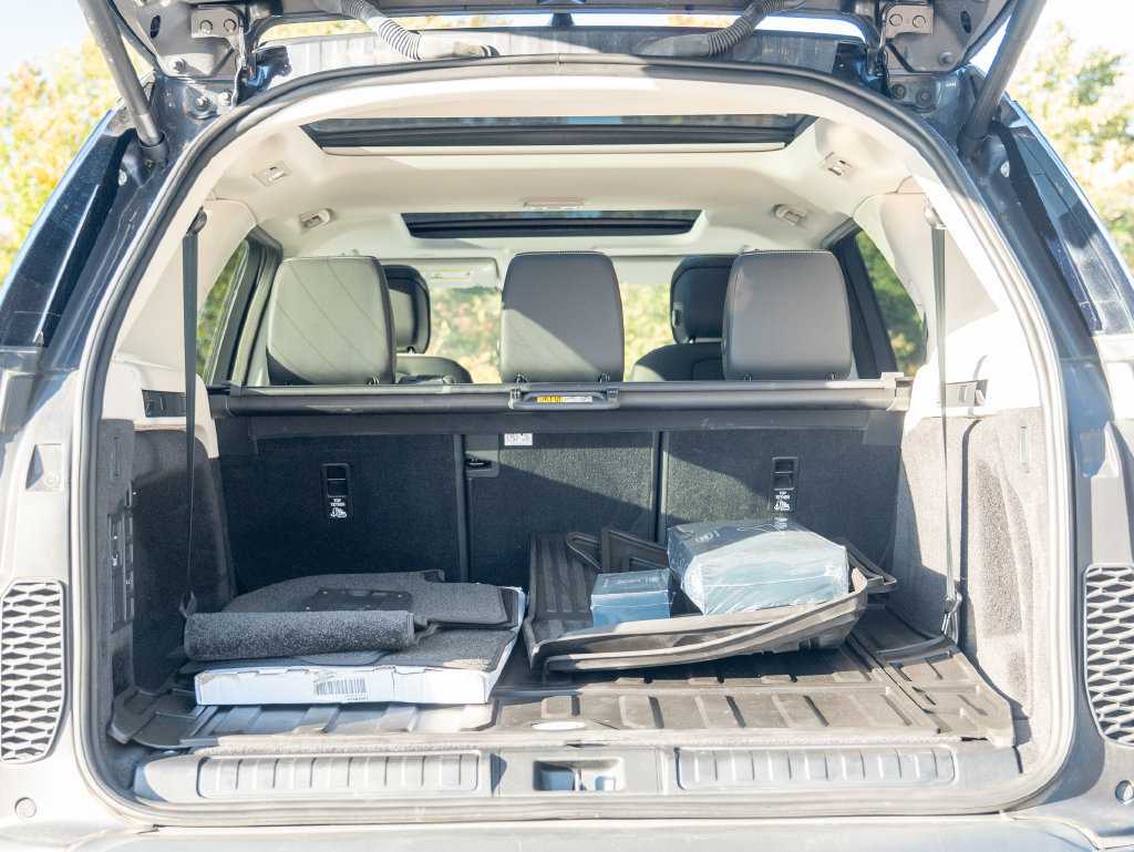 Certified 2025 Land Rover Discovery S AWD/4WD image 38