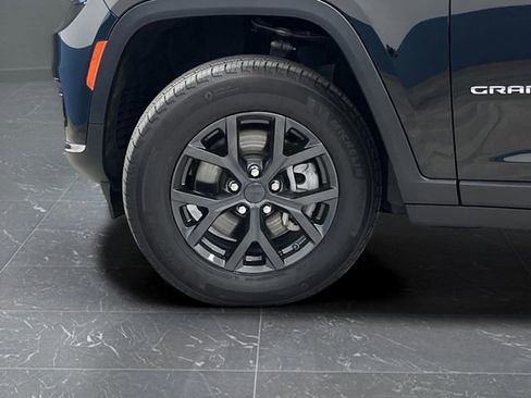 Used 2023 Jeep Grand Cherokee L Limited image 38