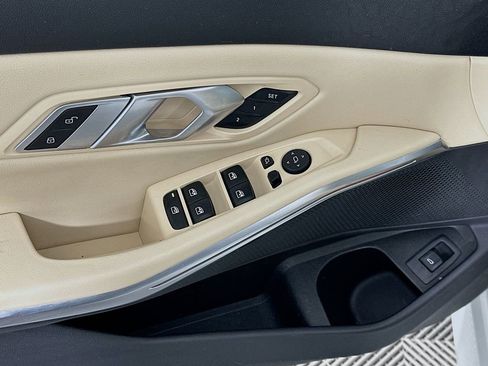 Used 2022 BMW 330i Sedan w/ M Sport Package image 18