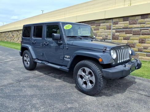 Used 2017 Jeep Wrangler Unlimited Sahara w/ Connectivity Group AWD/4WD image 1