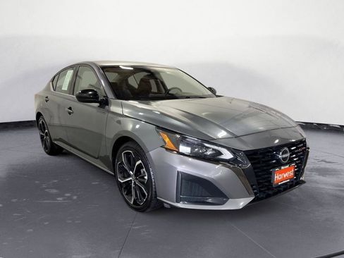 Used 2023 Nissan Altima 2.5 SR FWD image 16