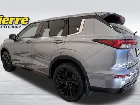 Used 2023 Mitsubishi Outlander SE AWD/4WD image 2