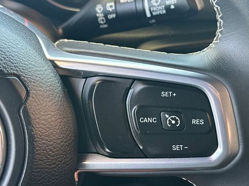 Used 2019 Jeep Wrangler Unlimited Sahara AWD/4WD image 30