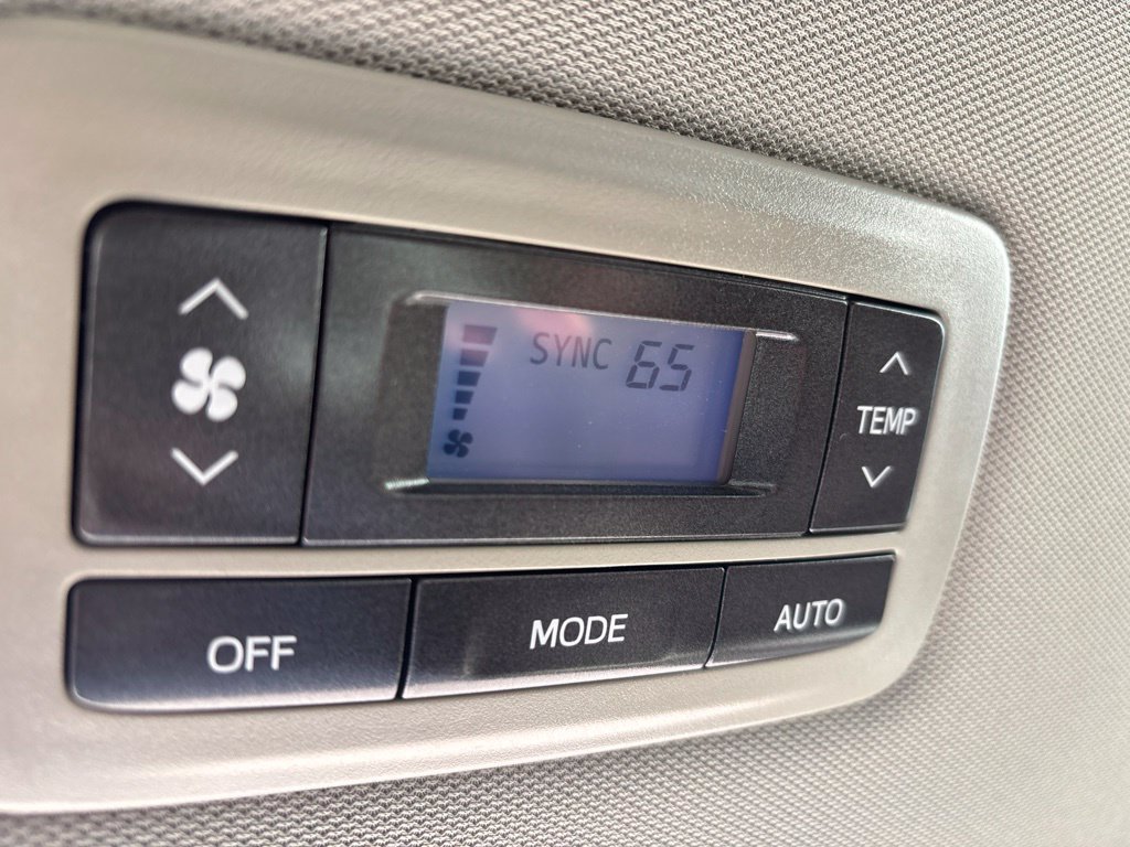 Used 2019 Toyota Sienna Limited Premium FWD image 27
