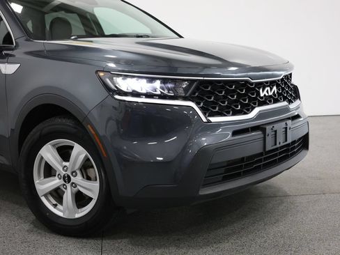 Used 2022 Kia Sorento LX FWD image 3