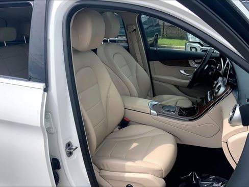Used 2022 Mercedes-Benz GLC 300 4MATIC w/ Premium Package Lite image 9