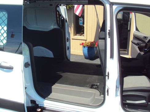 Used 2022 Ford Transit Connect XL FWD image 12