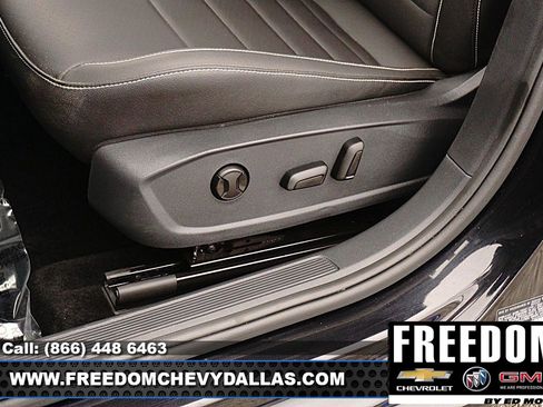 Used 2024 Volkswagen Jetta SE FWD image 29