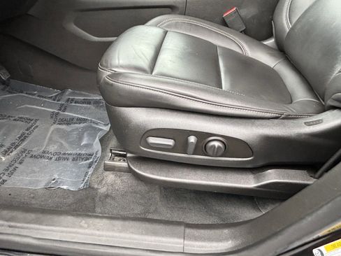 Used 2023 Chevrolet Traverse LT image 17