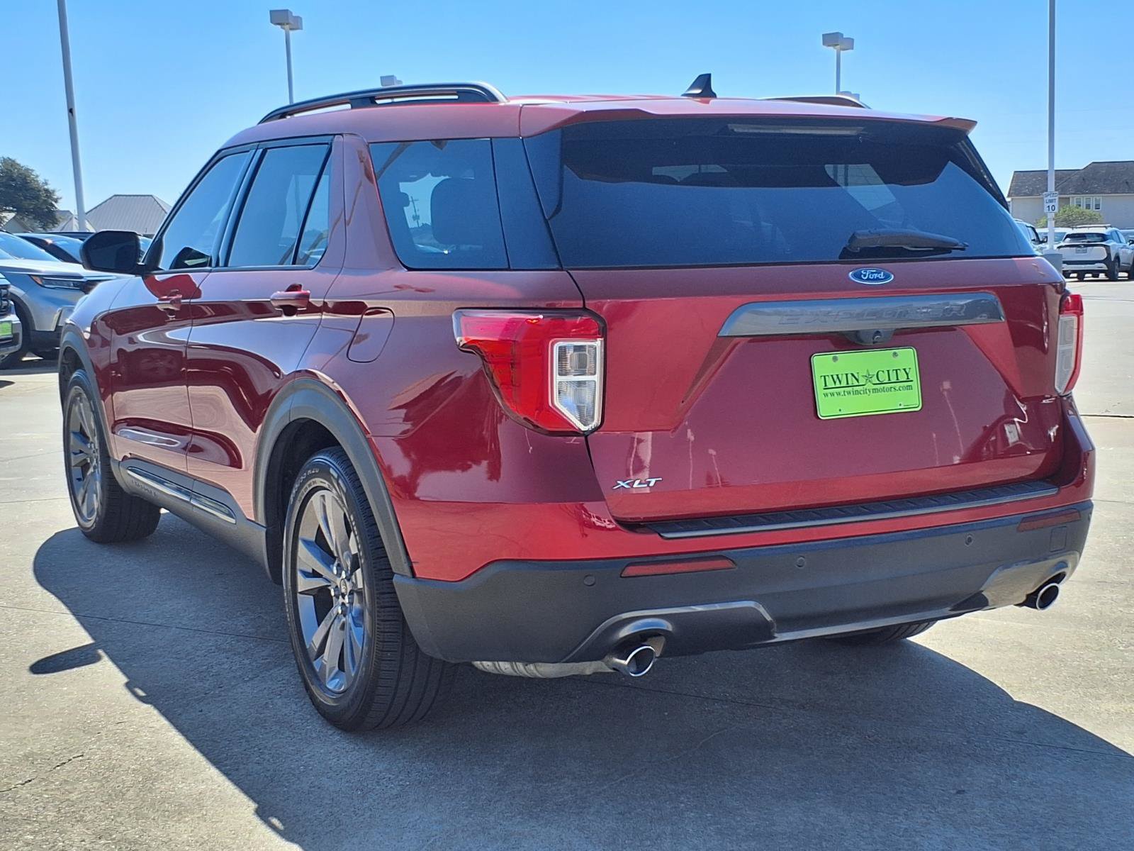 Used 2021 Ford Explorer XLT w/ Equipment Group 202A RWD image 2
