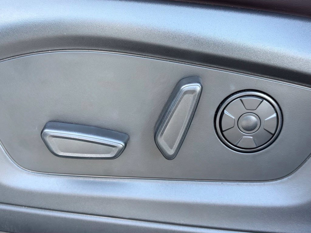 Used 2025 Ford Explorer Platinum RWD image 4