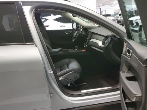 Used 2025 Volvo XC60 B5 Plus w/ Protection Package Premier AWD/4WD image 25
