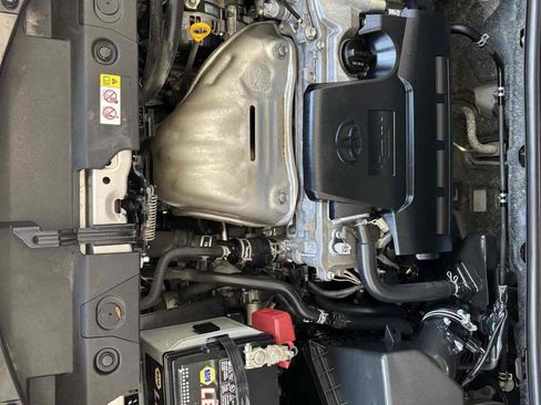 Used 2018 Toyota RAV4 XLE w/ Plus Extra Value Package image 29