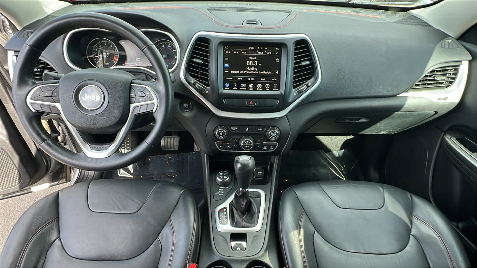Used 2014 Jeep Cherokee Trailhawk w/ Comfort/Convenience Group AWD/4WD image 26