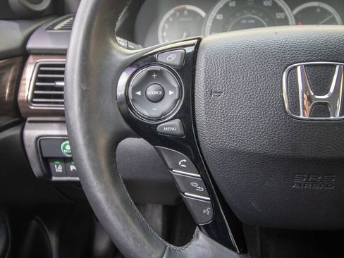 Used 2017 Honda Accord Touring image 34