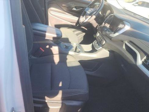 Used 2024 GMC Terrain SLE image 17