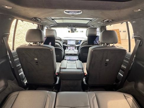 Used 2023 Jeep Grand Wagoneer Series III w/ Rear Seat Video Group 1 AWD/4WD image 6