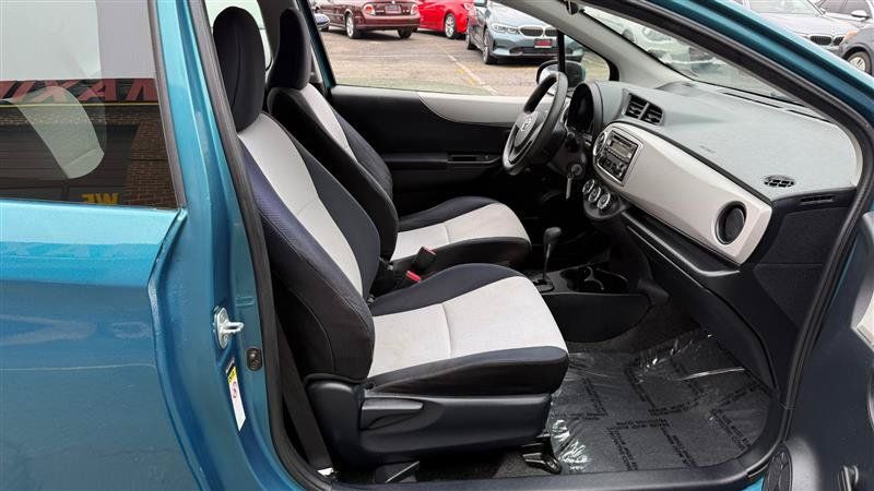 Used 2012 Toyota Yaris L FWD image 6