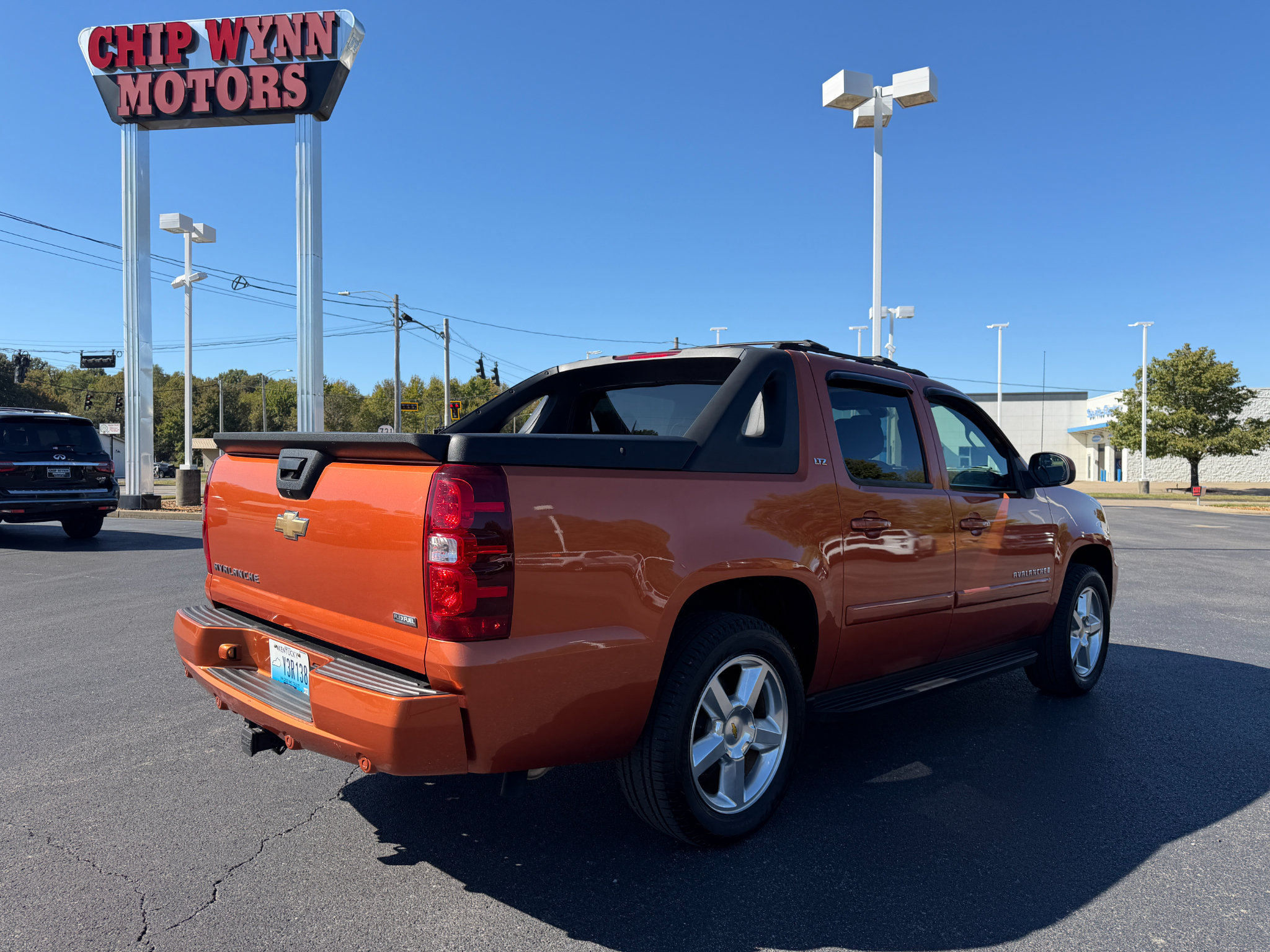 Used 2007 Chevrolet Avalanche LTZ w/ LTZ Preferred Equipment Group RWD image 7