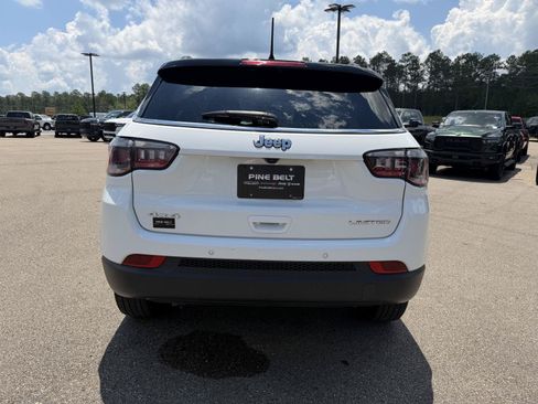 Certified 2025 Jeep Compass Limited AWD/4WD image 5